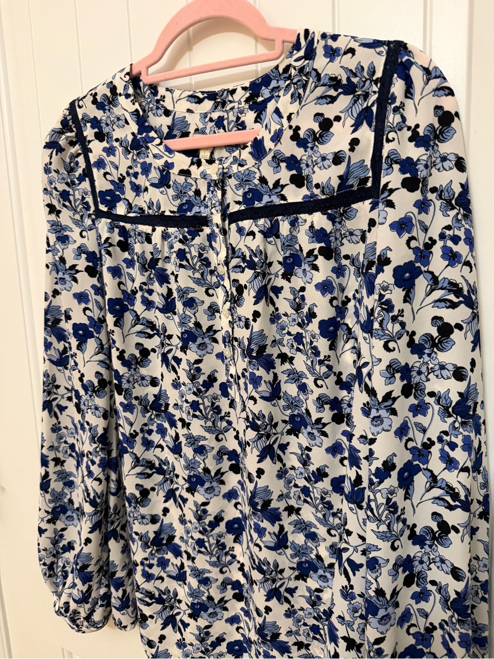 Talbots Blue and Cream Lace Embroidered Trim Floral Blouse Sz Large - Picture 7 of 17